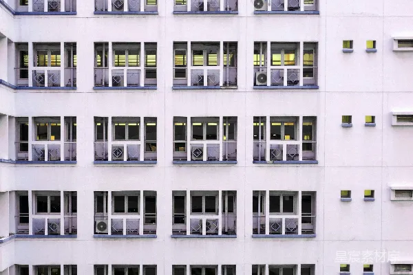 高清摄影 白色和黑色涂漆的混凝土建筑