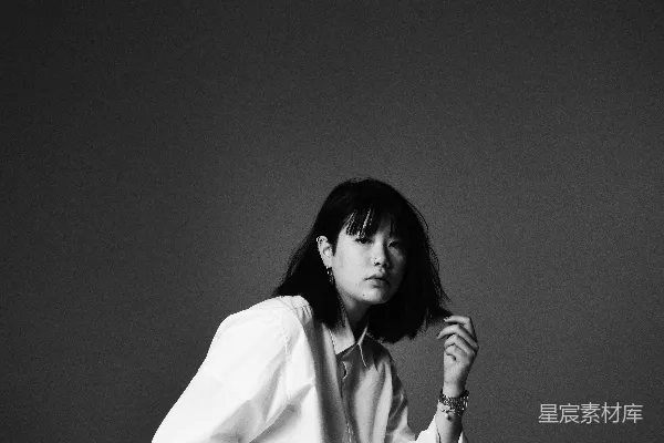 高清摄影 灰度照片中的女人
