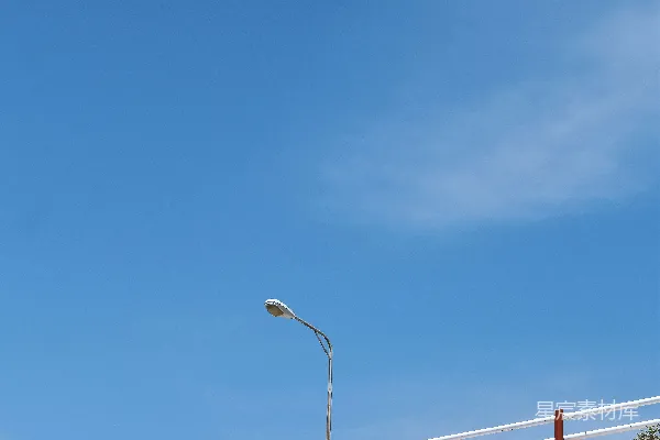 高清摄影 岩石海滩上的路灯