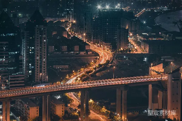 城市建筑和道路的航拍照片
