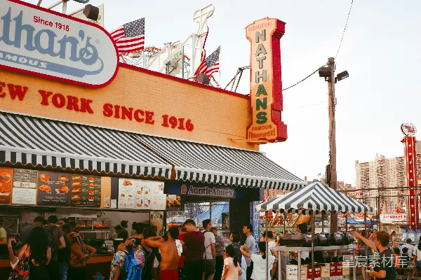 高清摄影 白天在街上行走的人们