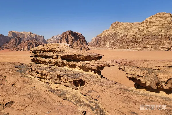 沙漠中的一块岩石 formations
