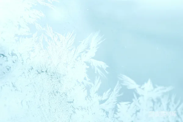 柔白细纱衬托淡蓝背景