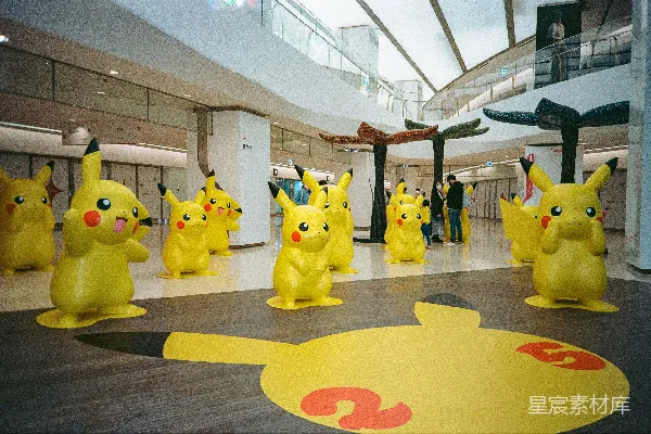 高清摄影 一座建筑中的皮卡丘雕像群