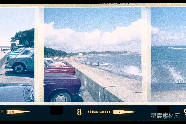 高清摄影 沿着风景如画的海滨公路停放的复古汽车