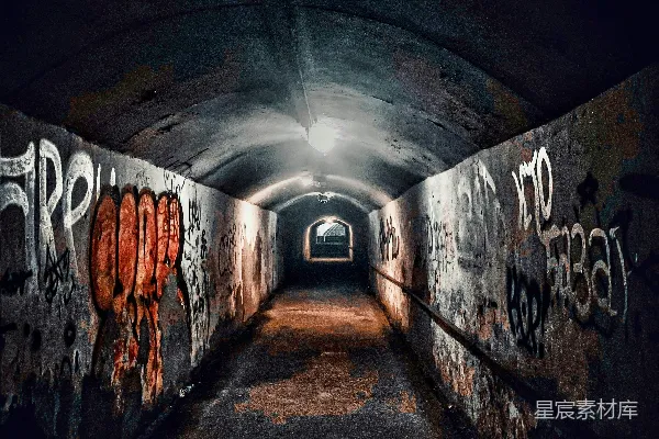 有光的隧道