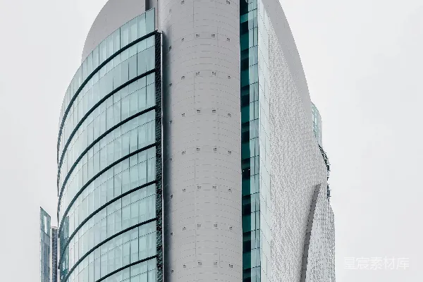 白色涂装的建筑