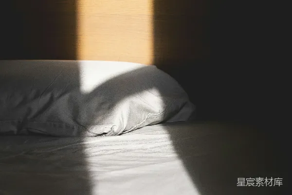 白色枕头