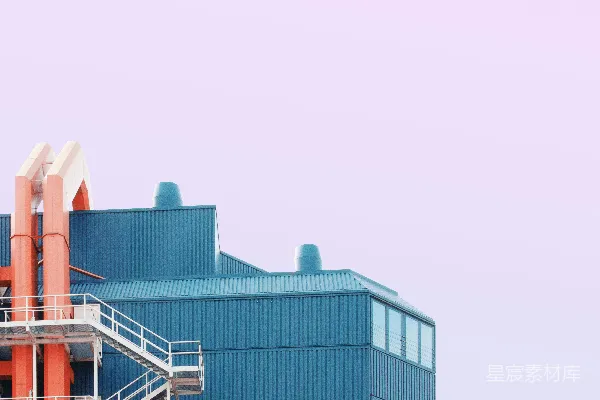 白天的黑色混凝土建筑