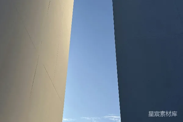 相邻的几座高楼