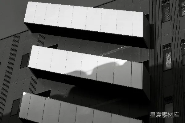 高清摄影 现代建筑，带有阳台，背景是清澈的天空