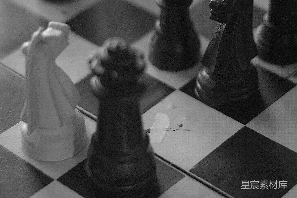 高清摄影 一张黑白照片，照片中是棋盘。