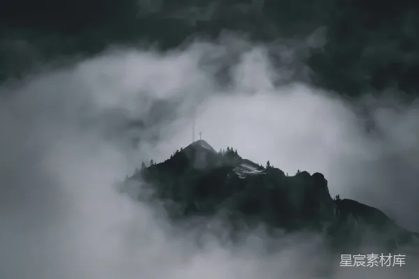 高清摄影 黑白照片中的云和山