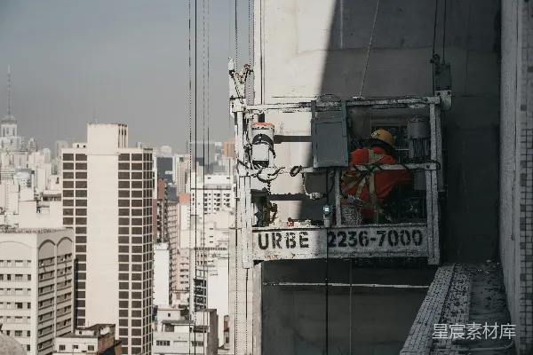 人在建造中