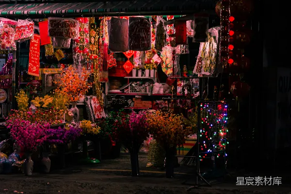 一条布满鲜花的小街