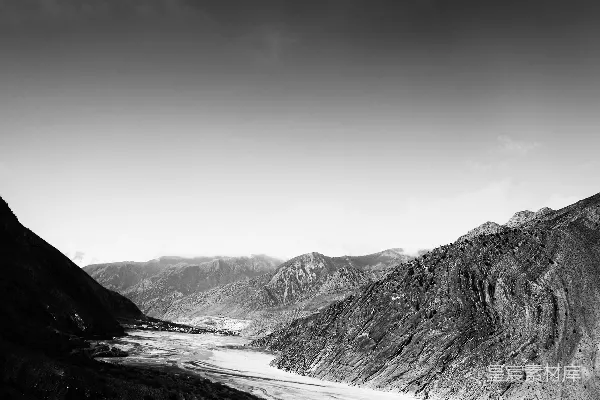 高清摄影 白天被雪覆盖的山