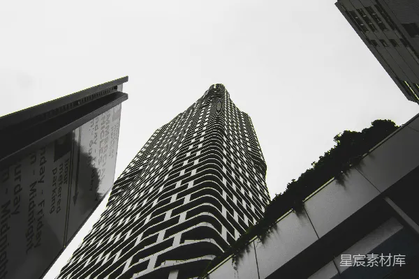 高清摄影 仰望城市中的一座高楼