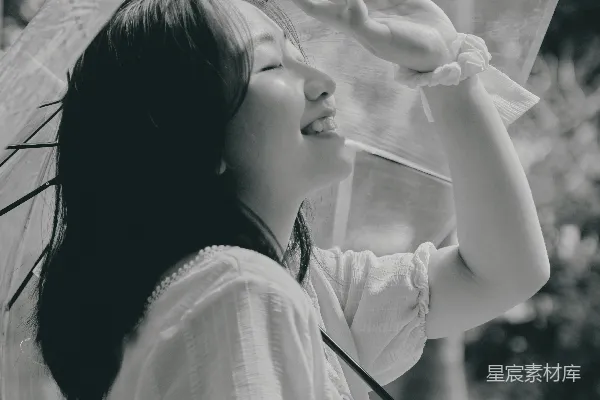 高清摄影 穿白衬衫的女人拿着伞