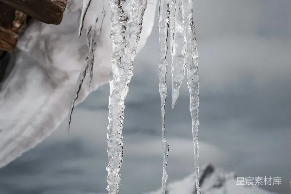 白雪覆盖的田野