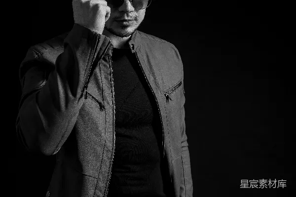 高清摄影 穿黑外套戴黑太阳镜的男人