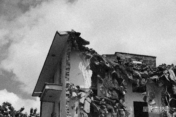 高清摄影 灾难后的受损建筑物。