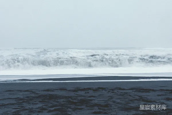 白天海浪滔天