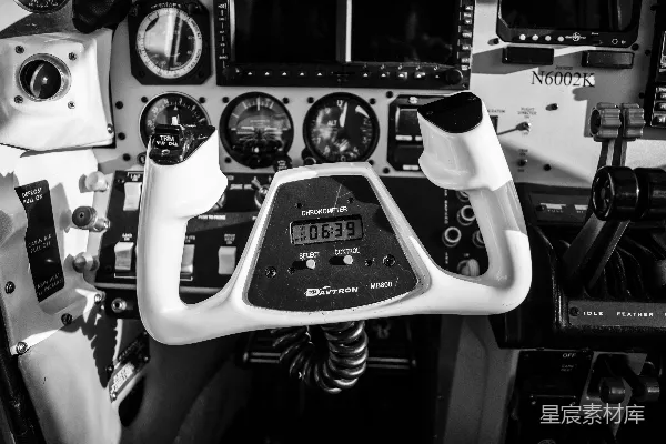 高清摄影 黑白照片中的航空管制员