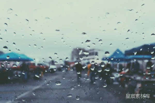 玻璃上的水珠