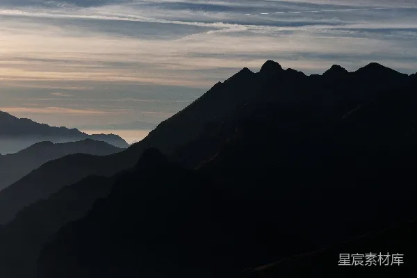远处山脉的一景