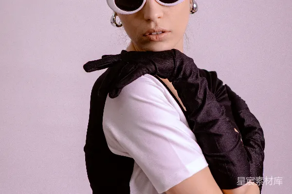 高清摄影 戴墨镜和黑色手套的女人