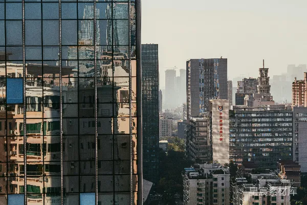 高楼大厦中俯瞰的城市景色