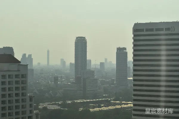 高楼大厦中俯瞰的城市景色
