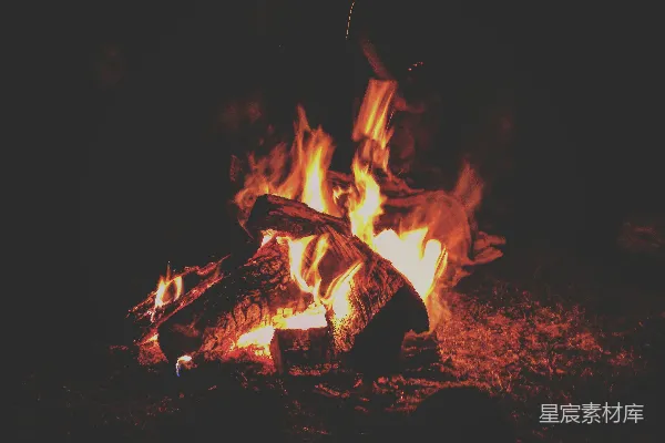 夜间篝火