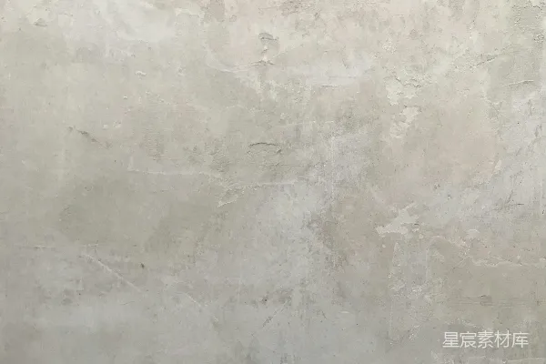 穿着西装领带的男人站在一张纸板上