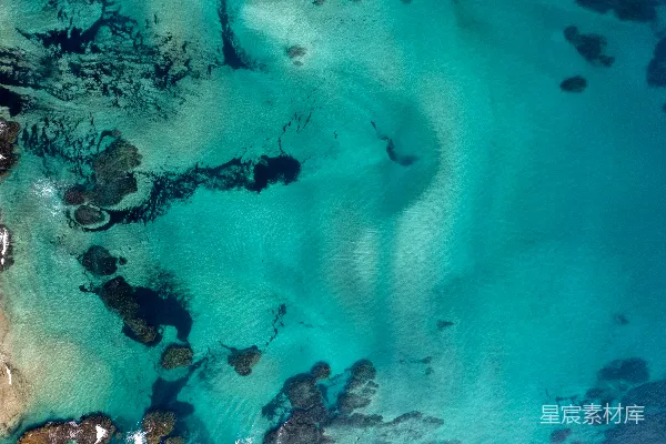 高清摄影 海滩和海水的航拍图