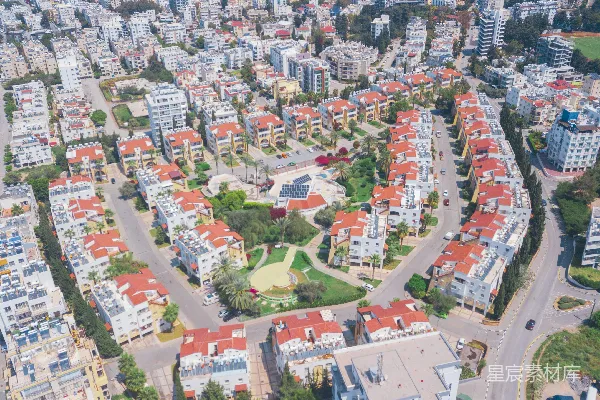 高清摄影 从空中俯瞰一座城市，有许多建筑物。