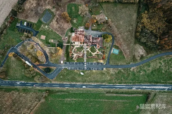 高清摄影 一个从空中俯瞰的道路和一座房子的景象
