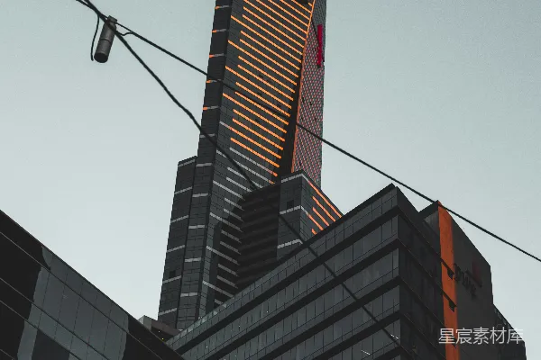 低角度拍摄的高楼建筑