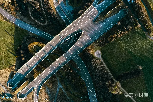 高清摄影 乡村公路交叉口的空中俯瞰图