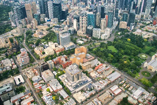 高清摄影 一个城市的鸟瞰图，有许多高楼大厦。