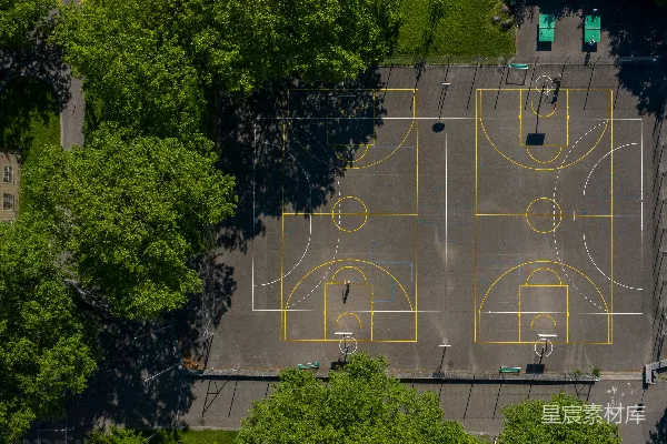 高清摄影 空中俯瞰绿色树木和灰色混凝土道路的景象