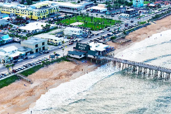 高清摄影 鸟瞰海滩和码头的场景