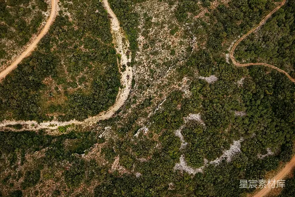 高清摄影 棕色和白色相间的土地的航拍图