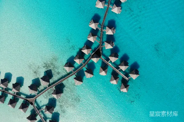 高清摄影 白灰色的船只在白天的海面上的俯瞰图。