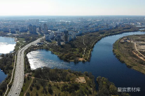 高清摄影 白天的城市建筑和河流空中俯瞰图