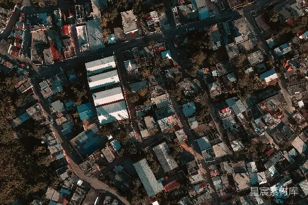高清摄影 俯瞰一座城市，那里有许多建筑物。