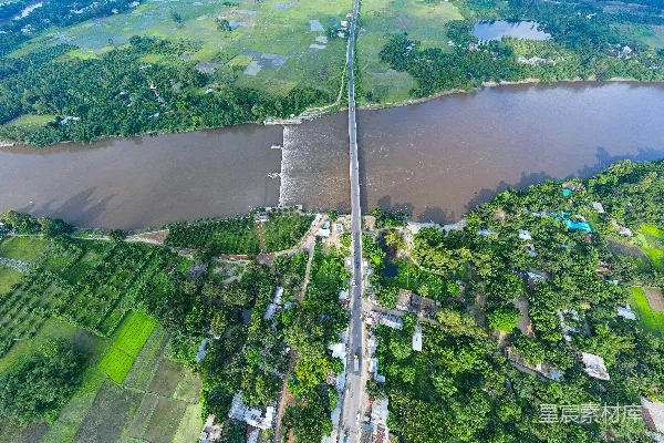 高清摄影 空中俯瞰一条道路和一条河流的景象