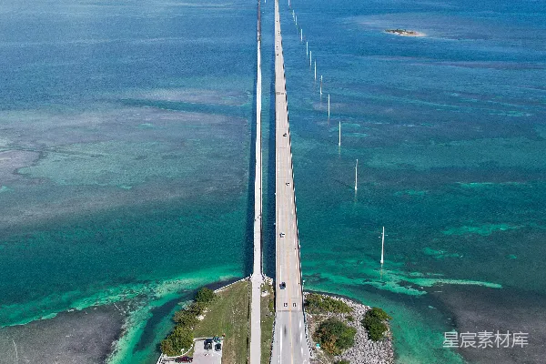 高清摄影 空中俯瞰道路与海洋的场景