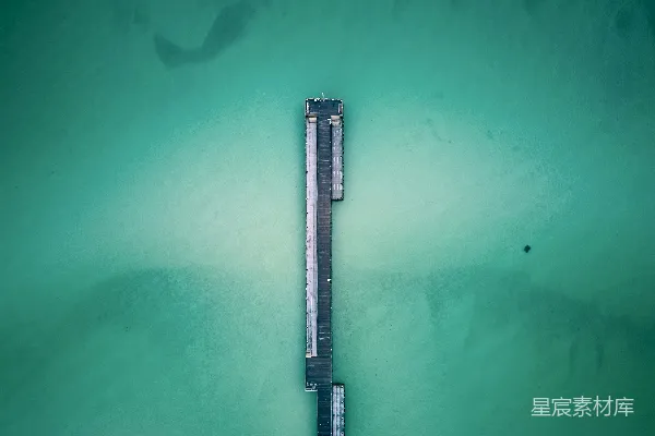 高清摄影 海上码头的空中俯瞰图