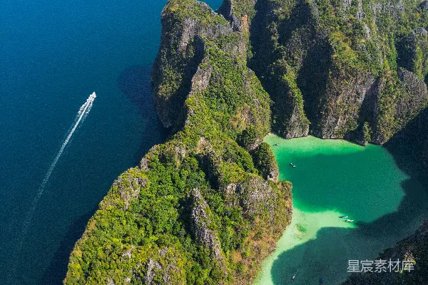 高清摄影 海洋中岛屿的俯瞰图